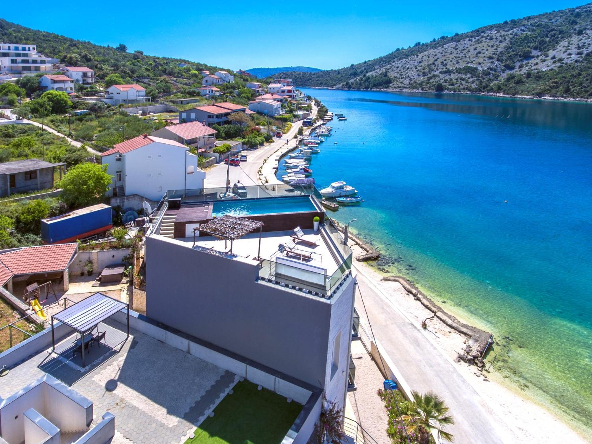 Beachfront Luxury Villa Винишче Экстерьер фото