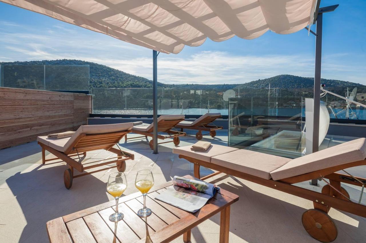 Beachfront Luxury Villa Винишче Экстерьер фото