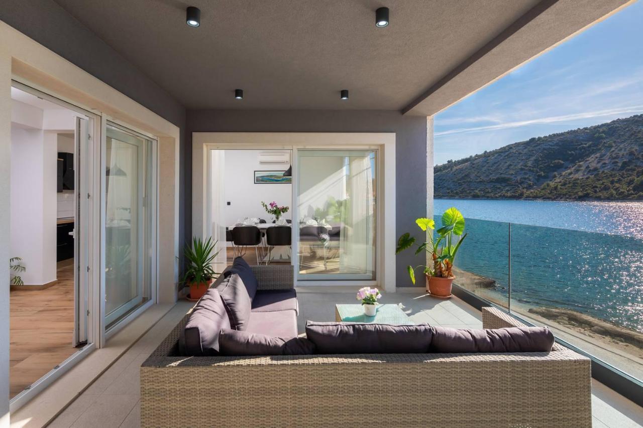 Beachfront Luxury Villa Винишче Экстерьер фото